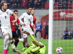 গোলপোস্ট অক্ষত রেখে ইংল্যান্ডের আটে ৮