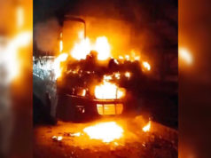 মানিকগঞ্জে মধ্যরাতে স্কুলবাসে আগুন, ঘুমন্ত চালক দগ্ধ