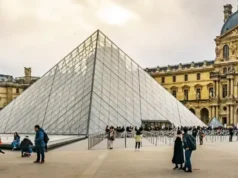 ল্যুভ মিউজিয়ামে চুরির ঘটনা নিরাপত্তা ব্যর্থতার ত্রুটিতে হয়েছে