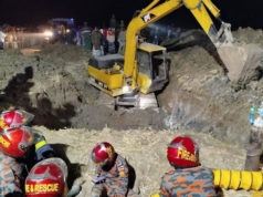 ১৭ ঘণ্টাতেও উদ্ধার হয়নি শিশুটি, চলছে সুড়ঙ্গ খোঁড়ার কাজ