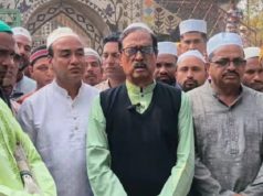 জয়ী হয়ে শাহি মসজিদে দুই রাকাত জুমার নামাজ পড়ে ৩০ বছর আগের নিয়ত পূরণ করলেন ফজলুর রহমান কিশোরগঞ্জ-৪ (ইটনা-মিঠামইন-অষ্টগ্রাম) আসনে ৭৪ হাজার ৬৪৩ ভোটের ব্যবধানে জয়ী হয়েছেন বিএনপির নেতা মুক্তিযোদ্ধা ফজলুর রহমান। জয় পাওয়ার পর ৩০ বছর আগে করা একটি নিয়ত পূরণ করেছেন তিনি। শুক্রবার দুপুরে ইটনা উপজেলার বড়হাটি গ্রামের ঐতিহ্যবাহী শাহি মসজিদে জুমার নামাজ শেষে তিনি বলেন, ‘৩০ বছর আগে আমি নিয়ত করেছিলাম, যদি পাস করতে পারি, তাহলে এই মসজিদে দুই রাকাত জুমার নামাজ আদায় করব। আজ আপনাদের সহযোগিতা ও দোয়ায় আল্লাহ আমার সেই ইচ্ছা পূরণ করেছেন।’ আরও দেখুন ভিডিও ঢাকা এ সময় তিনি বলেন, ‘আমার এলাকার জনগণ, যাঁরা শত নির্যাতন সহ্য করে আমাকে ভোট দিয়ে জয়যুক্ত করেছেন, তাদের প্রতি সালাম ও কৃতজ্ঞতা। আপনাদের জন্য যা করার দরকার, উন্নয়নের জন্য যতটুকু আমার দ্বারা সম্ভব ও দেশের জন্য সংগতিপূর্ণ, সব কাজ করার চেষ্টা করব।’ ৫ আগস্টের পরের পরিস্থিতির প্রসঙ্গে তিনি বলেন, ‘মুক্তিযুদ্ধকে অন্ধকারে নিক্ষেপ করার চেষ্টা হয়েছিল। বাংলাদেশ যখন নিশ্চুপ ছিল, তখন মুক্তিযোদ্ধা হিসেবে দেশের পক্ষে আমি কণ্ঠ উচ্চকিত করেছি।’ সংসদে ভূমিকা নিয়ে তিনি বলেন, ‘মুক্তিযুদ্ধ, অসাম্প্রদায়িকতা, ধর্মনিরপেক্ষতা ও মানুষের কর্মসংস্থানের পক্ষে আমি একমুহূর্তও বিরত হব না। বিষয়গুলো সংসদে তুলে ধরে বাস্তবায়নের চেষ্টা করব।’ দল ও দলের নেতাদের প্রতিও কৃতজ্ঞতা জানান তিনি। বেসরকারি ফল অনুযায়ী, ১৫০টি কেন্দ্রের মধ্যে ধানের শীষ প্রতীকে তিনি পেয়েছেন ১ লাখ ২৯ হাজার ৯৫৪ ভোট। নিকটতম প্রতিদ্বন্দ্বী দাঁড়িপাল্লা প্রতীকের রোকন রেজা পেয়েছেন ৫৭ হাজার ৩২৬ ভোট।