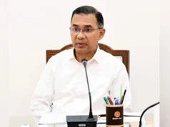 বেশ সকালে প্রধানমন্ত্রীকে অফিসে দেখে অনেকেই অভিভূত