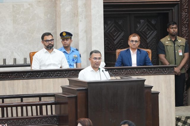 pm tarique rahman at sports card giving